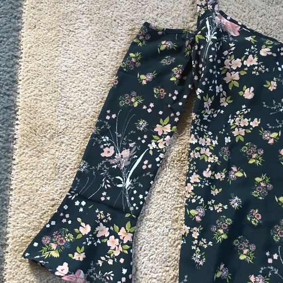 Long sleeve cold shoulder dress - Picture 4 of 8